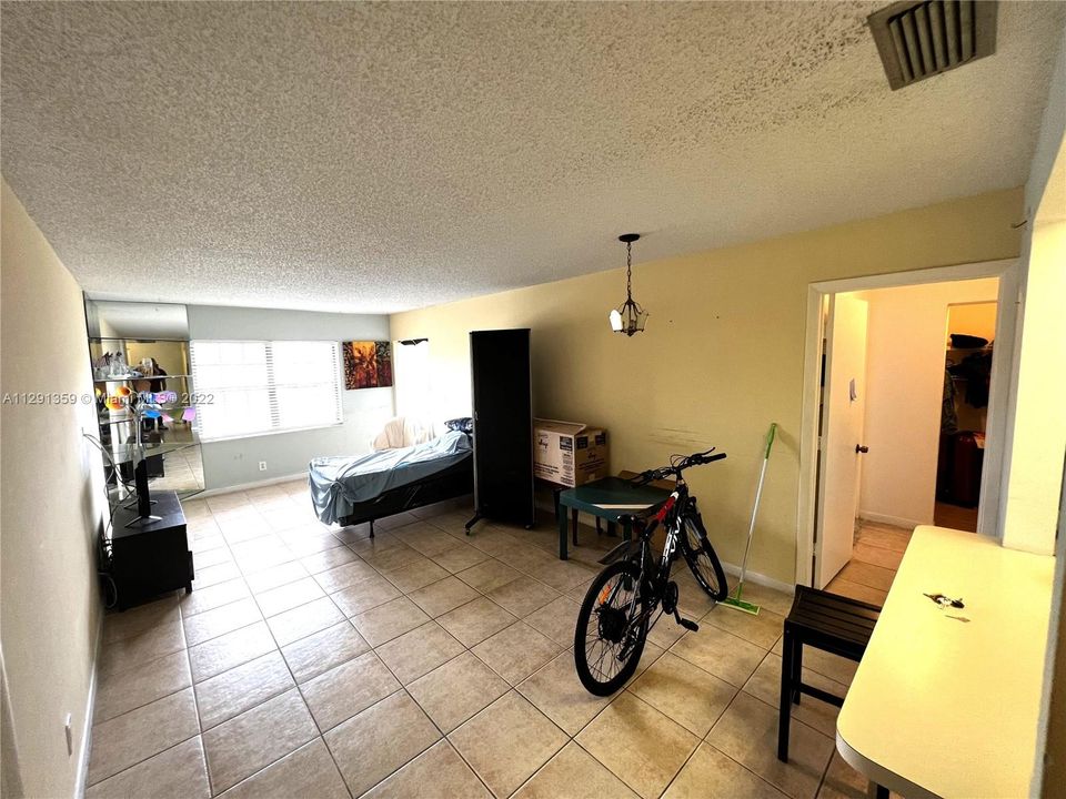 Vendido Recientemente: $160,000 (2 camas, 2 baños, 1007 Pies cuadrados)