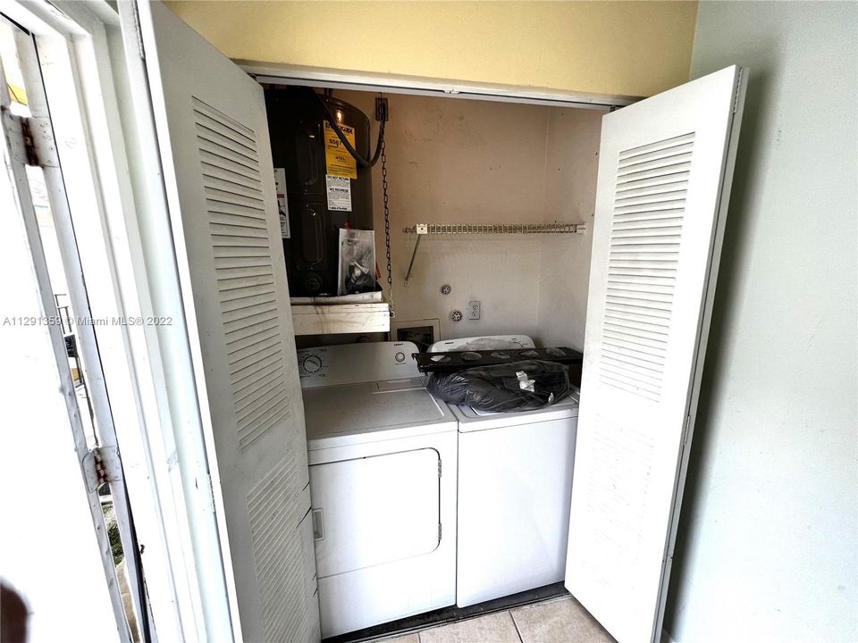 Vendido Recientemente: $160,000 (2 camas, 2 baños, 1007 Pies cuadrados)