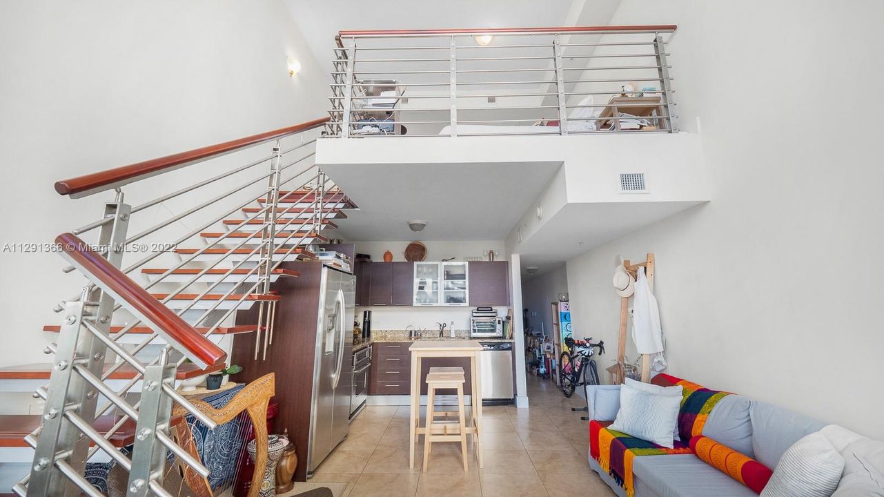 Recently Sold: $455,000 (1 beds, 1 baths, 981 Square Feet)