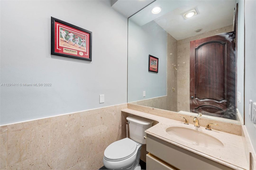 Recently Sold: $1,599,000 (6 beds, 9 baths, 6548 Square Feet)
