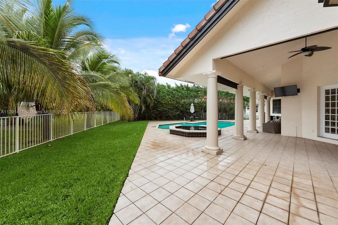 Recently Sold: $1,599,000 (6 beds, 9 baths, 6548 Square Feet)