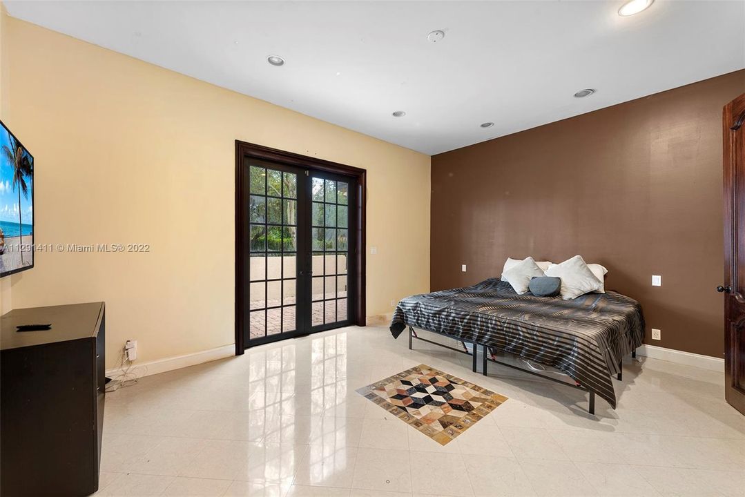 2nd master suite in the home