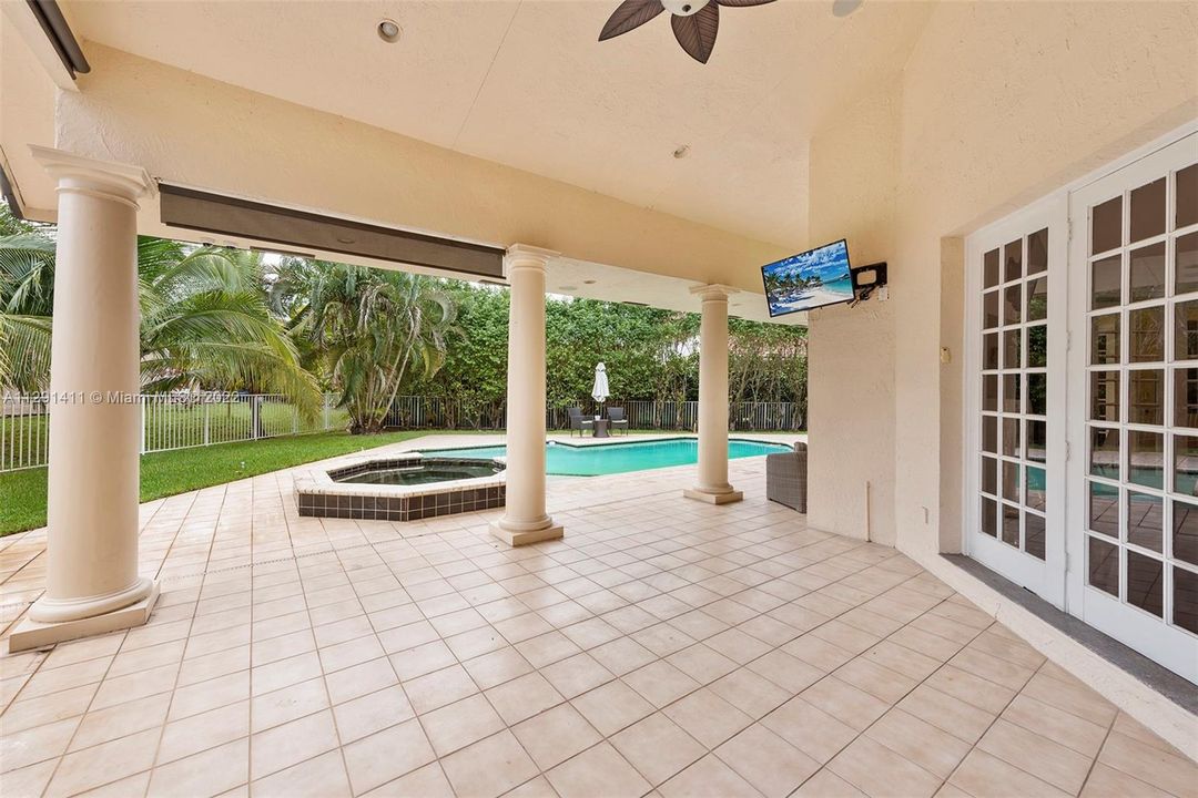Recently Sold: $1,599,000 (6 beds, 9 baths, 6548 Square Feet)