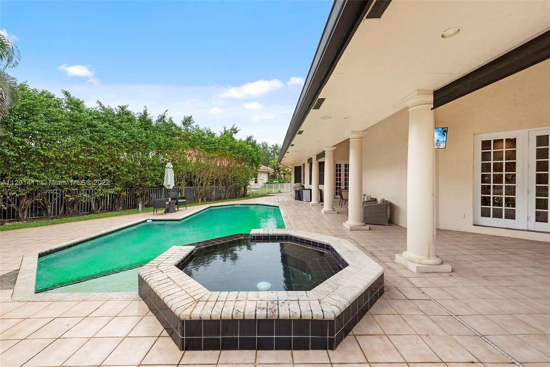 Recently Sold: $1,599,000 (6 beds, 9 baths, 6548 Square Feet)