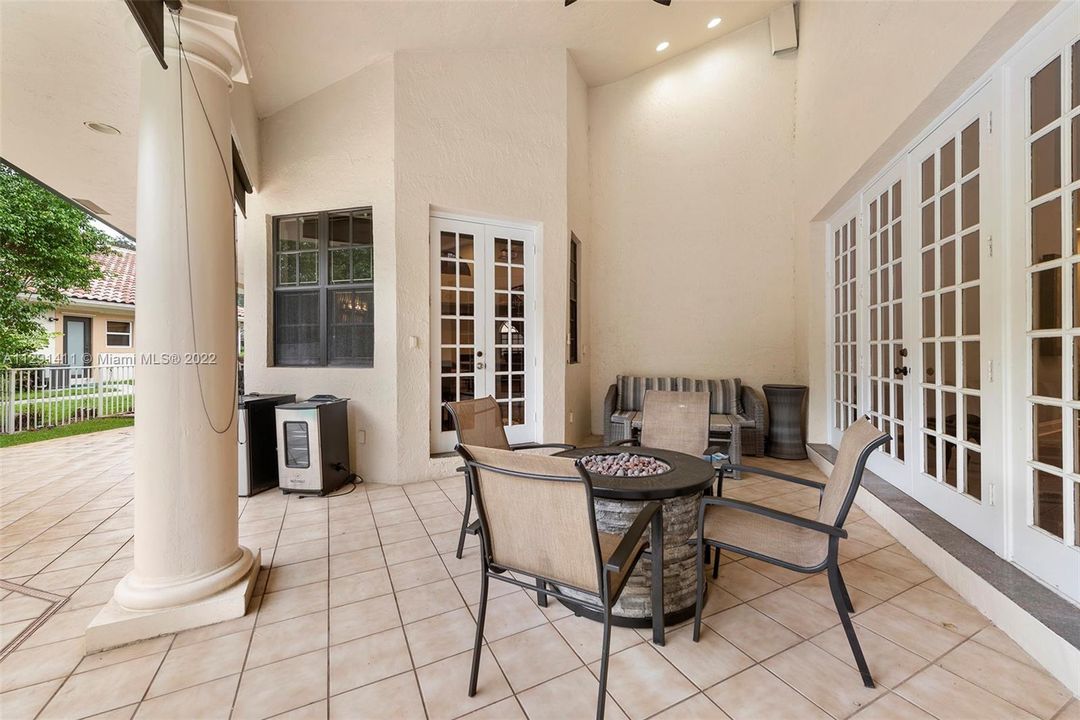 Recently Sold: $1,599,000 (6 beds, 9 baths, 6548 Square Feet)