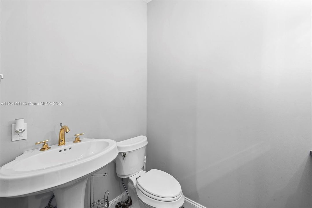 Recently Sold: $1,599,000 (6 beds, 9 baths, 6548 Square Feet)