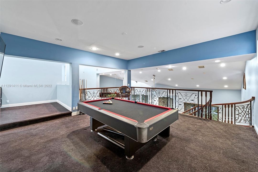 Recently Sold: $1,599,000 (6 beds, 9 baths, 6548 Square Feet)