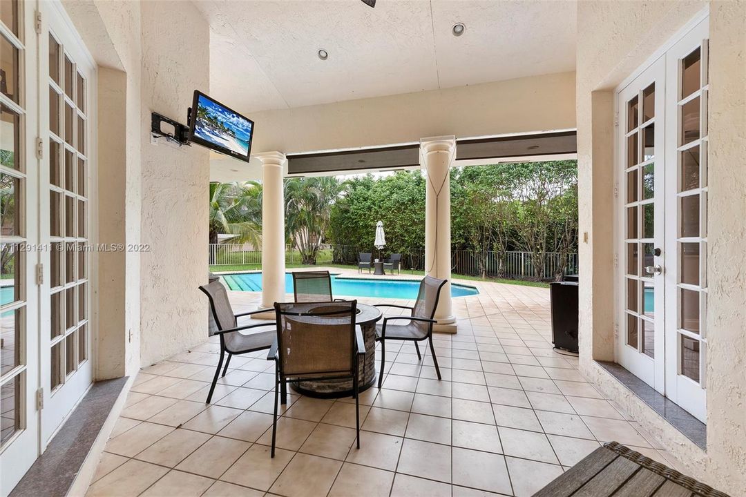 Recently Sold: $1,599,000 (6 beds, 9 baths, 6548 Square Feet)