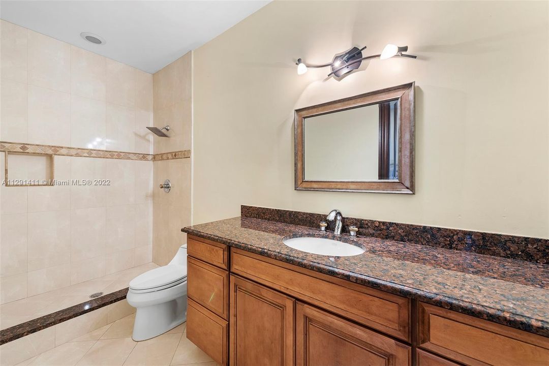Recently Sold: $1,599,000 (6 beds, 9 baths, 6548 Square Feet)