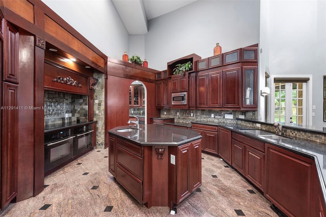 Recently Sold: $1,599,000 (6 beds, 9 baths, 6548 Square Feet)