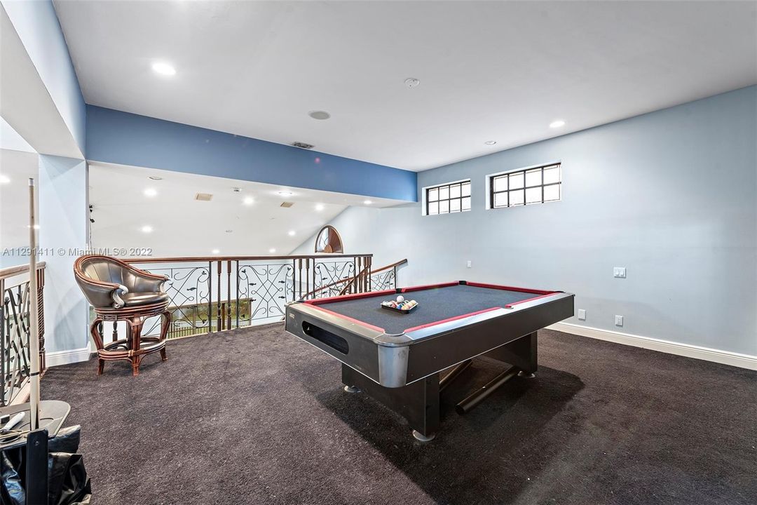 Recently Sold: $1,599,000 (6 beds, 9 baths, 6548 Square Feet)