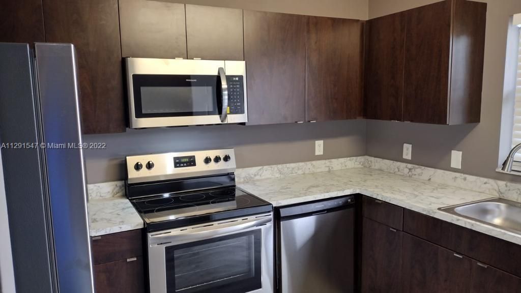 Vendido Recientemente: $145,000 (2 camas, 2 baños, 744 Pies cuadrados)