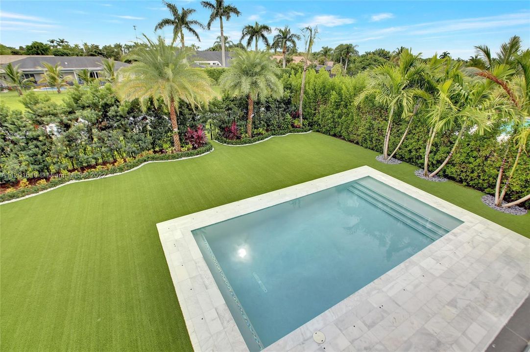 Recently Sold: $2,899,000 (5 beds, 5 baths, 4082 Square Feet)
