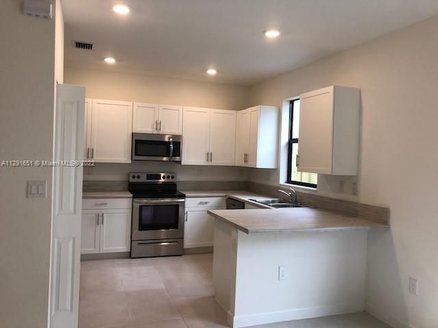 Recently Sold: $475,000 (3 beds, 2 baths, 1378 Square Feet)