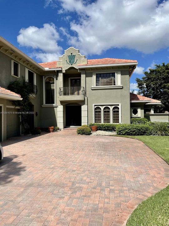 Vendido Recientemente: $3,250,000 (5 camas, 6 baños, 5729 Pies cuadrados)