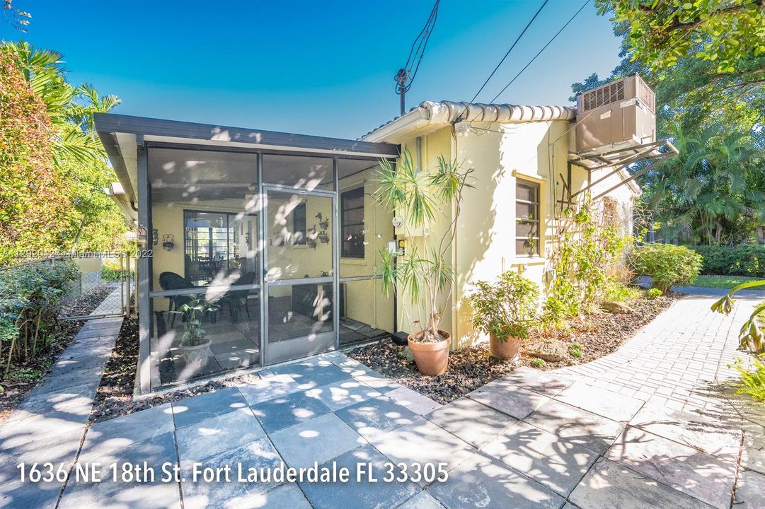 Recently Sold: $545,000 (3 beds, 1 baths, 1188 Square Feet)