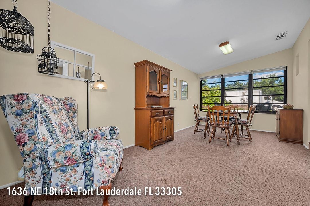 Recently Sold: $545,000 (3 beds, 1 baths, 1188 Square Feet)