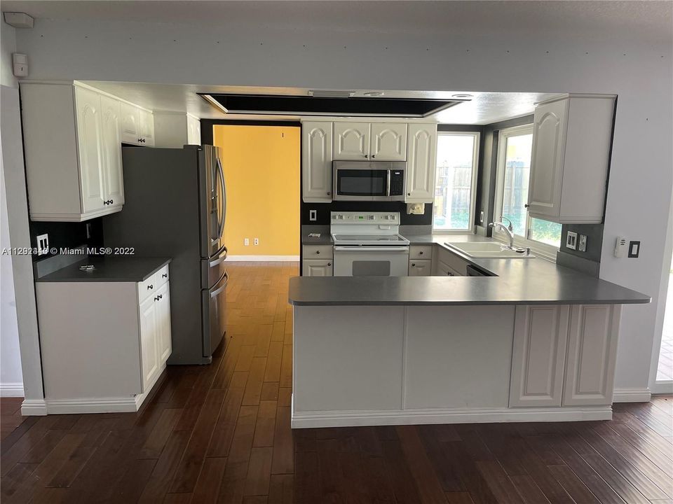 Recently Rented: $3,500 (3 beds, 2 baths, 1568 Square Feet)