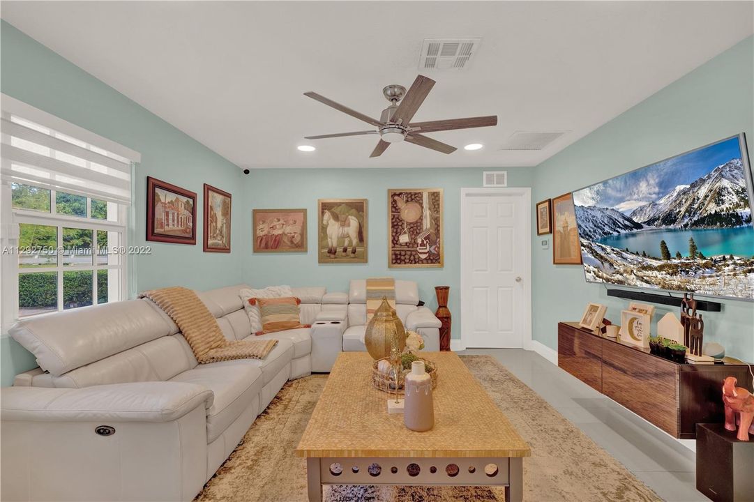 Recently Rented: $4,700 (4 beds, 2 baths, 2098 Square Feet)