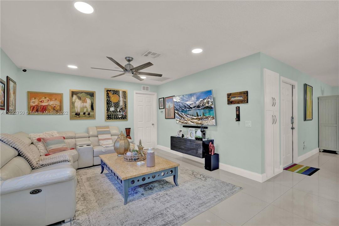 Recently Rented: $4,700 (4 beds, 2 baths, 2098 Square Feet)