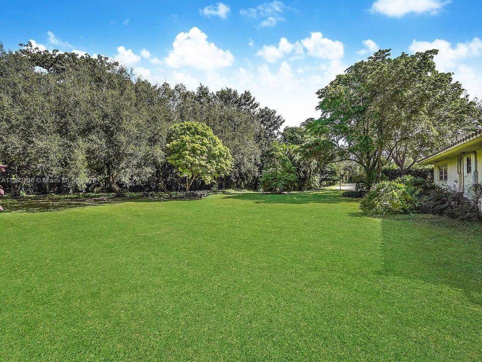 Recently Sold: $1,999,000 (3 beds, 2 baths, 2080 Square Feet)