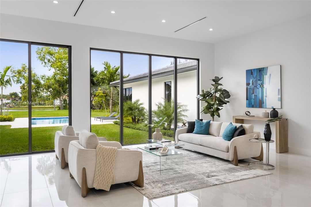 Recently Sold: $3,299,000 (6 beds, 6 baths, 5634 Square Feet)