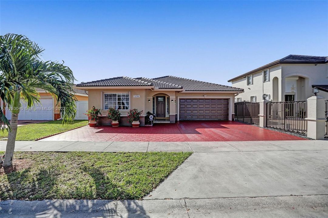 Recently Sold: $590,000 (3 beds, 2 baths, 1896 Square Feet)