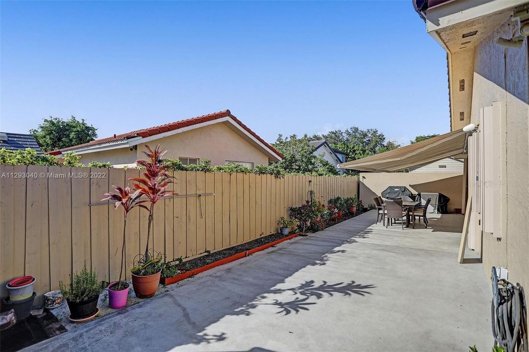 Recently Sold: $590,000 (3 beds, 2 baths, 1896 Square Feet)