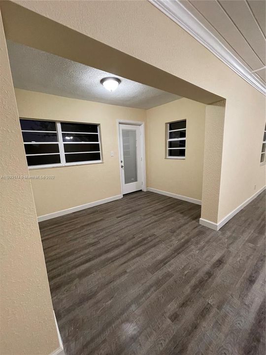 Vendido Recientemente: $289,900 (3 camas, 1 baños, 0 Pies cuadrados)