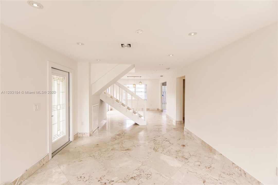 Recientemente alquilado: $3,000 (3 camas, 2 baños, 1569 Pies cuadrados)