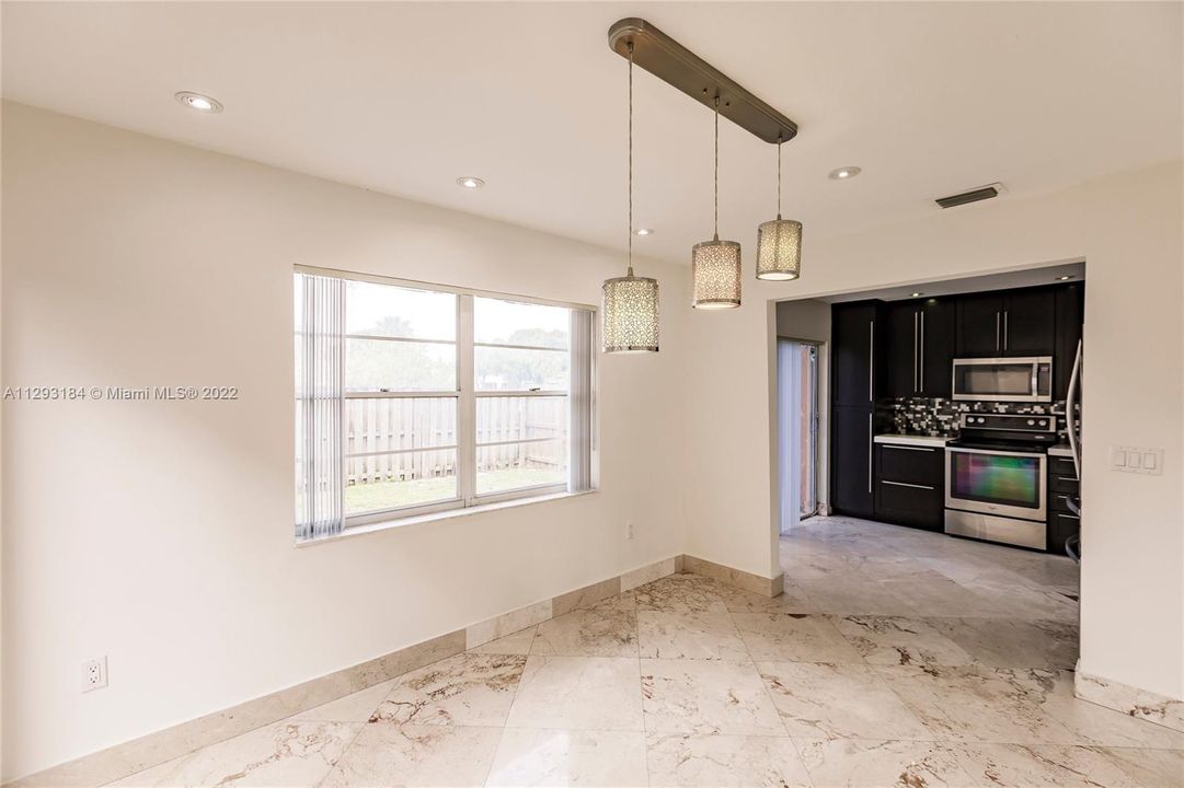 Recientemente alquilado: $3,000 (3 camas, 2 baños, 1569 Pies cuadrados)