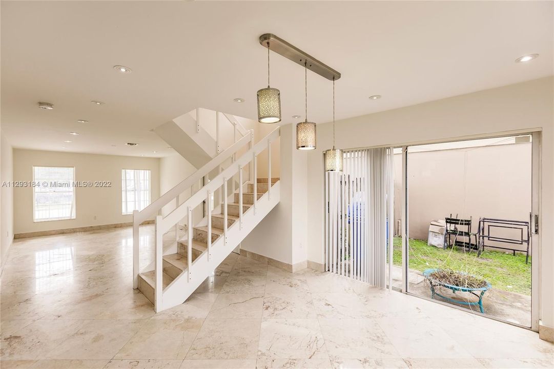 Recientemente alquilado: $3,000 (3 camas, 2 baños, 1569 Pies cuadrados)