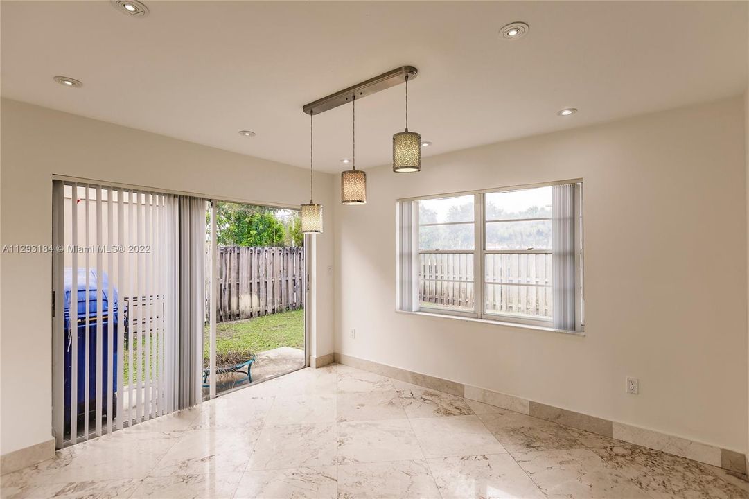 Recientemente alquilado: $3,000 (3 camas, 2 baños, 1569 Pies cuadrados)