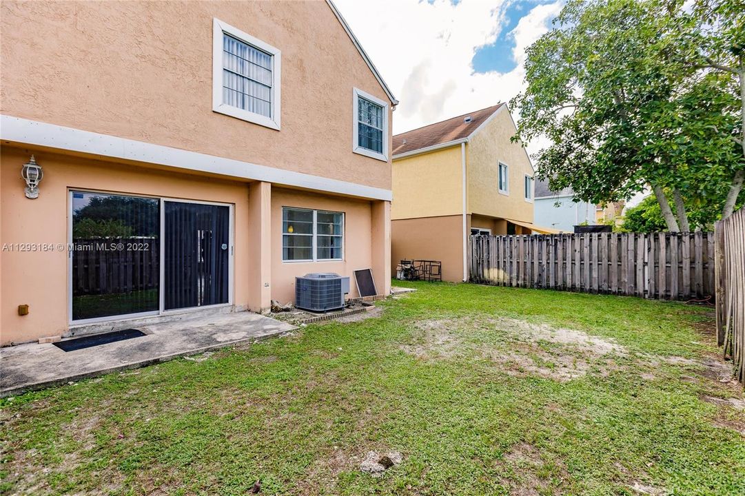 Recientemente alquilado: $3,000 (3 camas, 2 baños, 1569 Pies cuadrados)