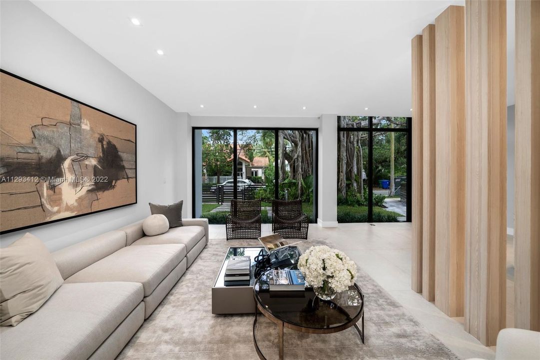 Recently Sold: $4,995,000 (5 beds, 6 baths, 4287 Square Feet)
