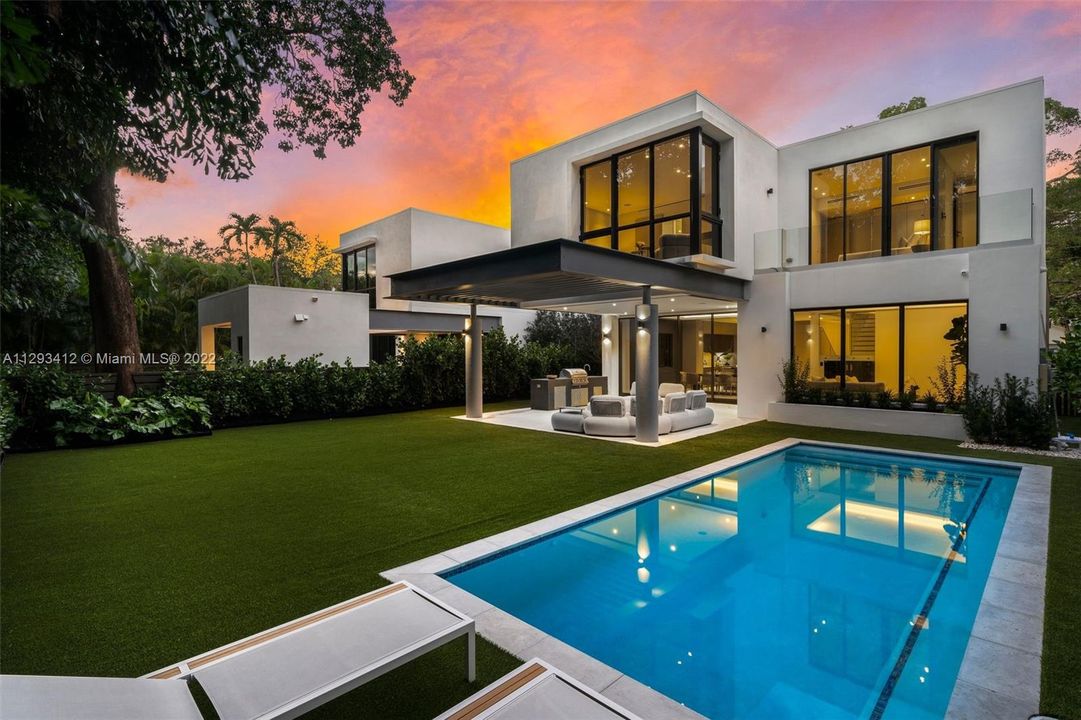 Recently Sold: $4,995,000 (5 beds, 6 baths, 4287 Square Feet)