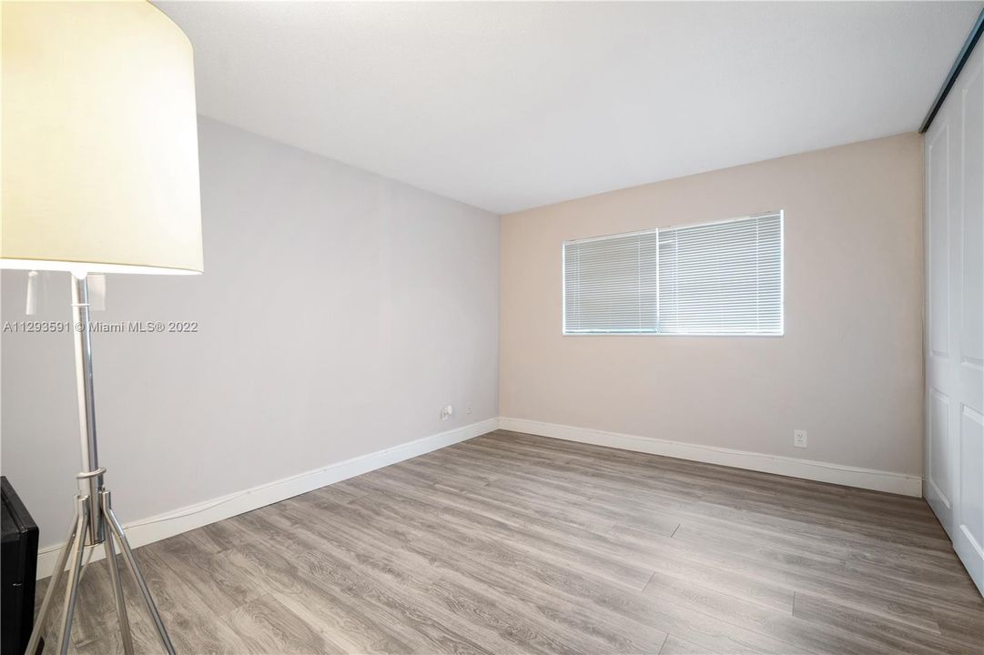 Recently Sold: $120,000 (1 beds, 1 baths, 612 Square Feet)