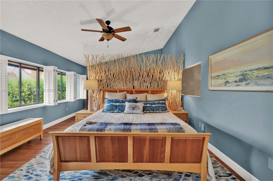 Recently Sold: $2,000,000 (3 beds, 3 baths, 3725 Square Feet)