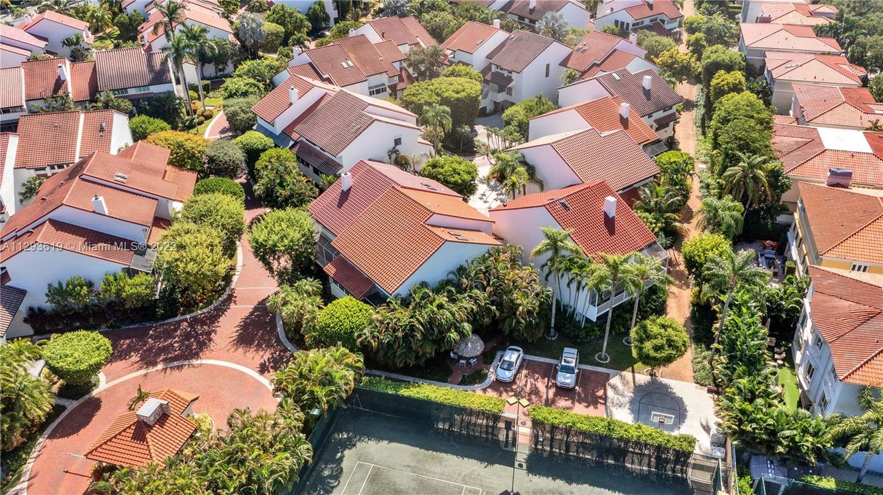 Recently Sold: $2,000,000 (3 beds, 3 baths, 3725 Square Feet)