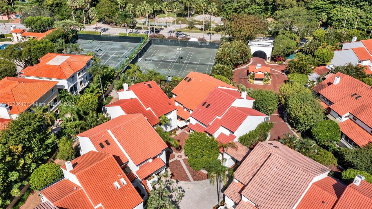 Recently Sold: $2,000,000 (3 beds, 3 baths, 3725 Square Feet)