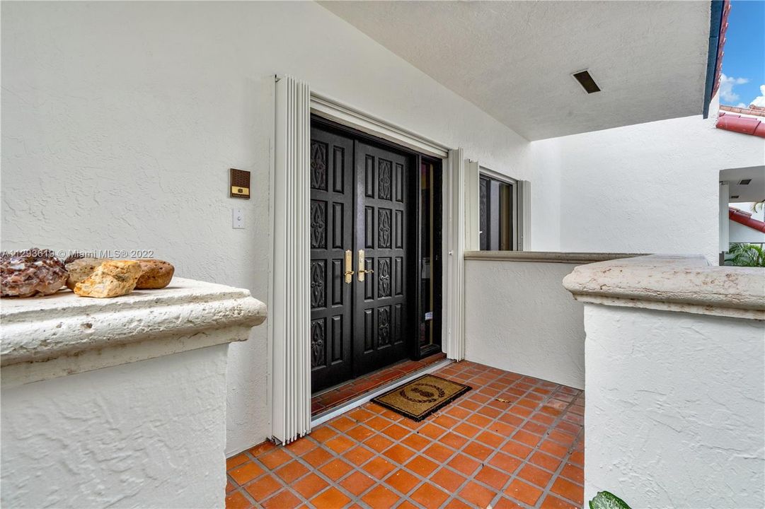 Recently Sold: $2,000,000 (3 beds, 3 baths, 3725 Square Feet)