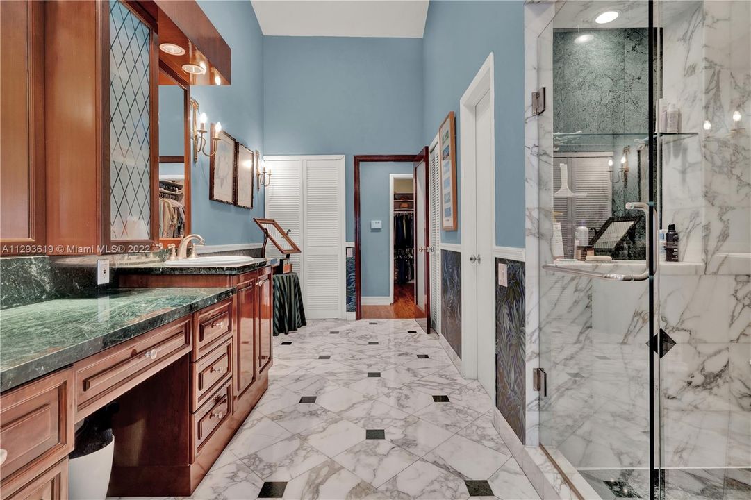 Recently Sold: $2,000,000 (3 beds, 3 baths, 3725 Square Feet)