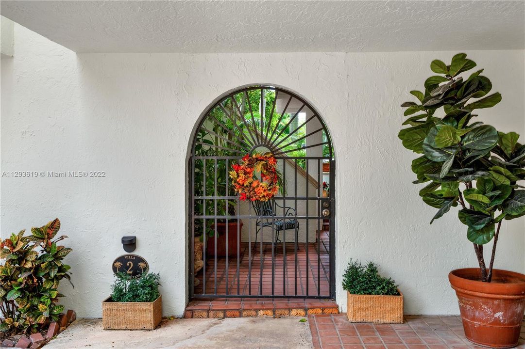 Recently Sold: $2,000,000 (3 beds, 3 baths, 3725 Square Feet)