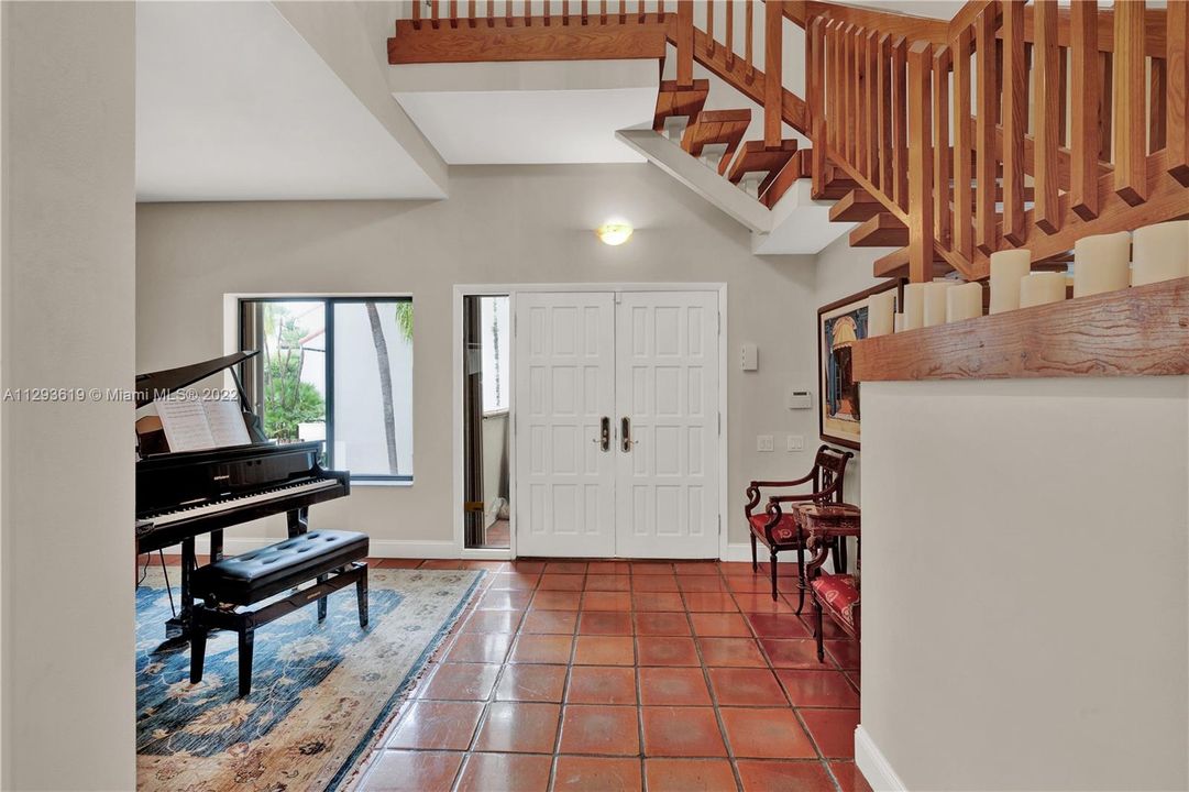 Recently Sold: $2,000,000 (3 beds, 3 baths, 3725 Square Feet)