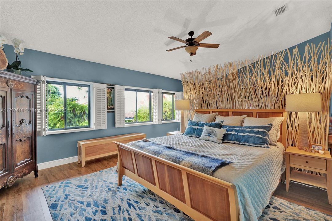 Recently Sold: $2,000,000 (3 beds, 3 baths, 3725 Square Feet)