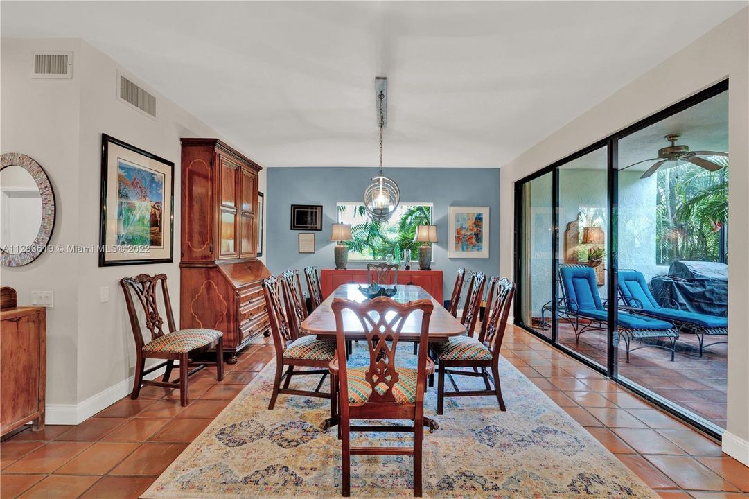 beautiful dining area off the terrasse