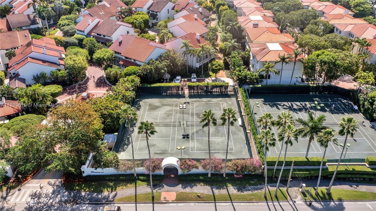 Recently Sold: $2,000,000 (3 beds, 3 baths, 3725 Square Feet)