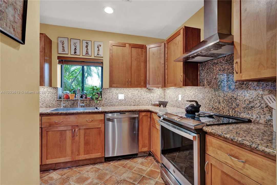 Remodelled kitchen with new appliances!