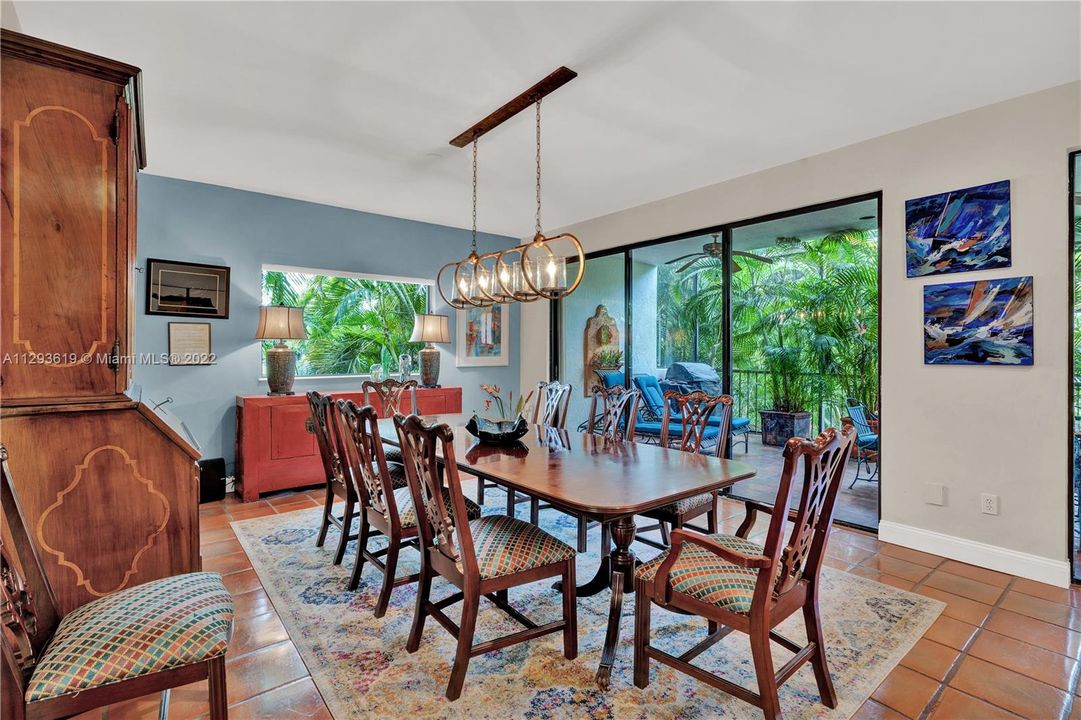 Recently Sold: $2,000,000 (3 beds, 3 baths, 3725 Square Feet)