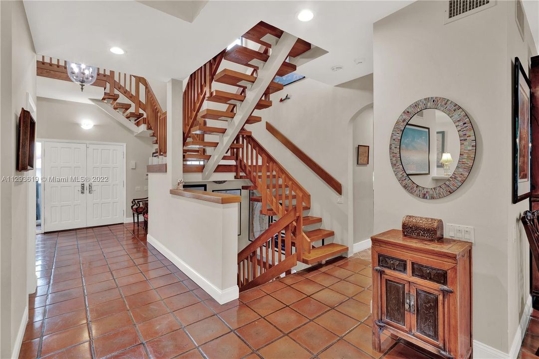 Recently Sold: $2,000,000 (3 beds, 3 baths, 3725 Square Feet)